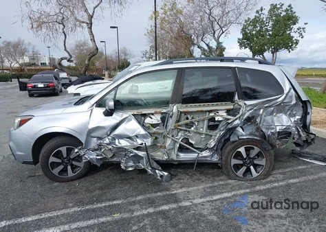 2017 Subaru Forester 2.5I Premium z USA, uszkodzony, nr VIN JF2SJAEC7HH572017